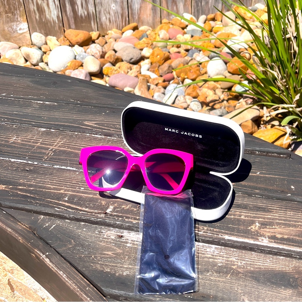 NEW Marc Jacobs Pink Oversized Sunnies ☀️